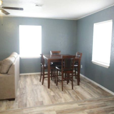 1 Bedroom With A Fireplace Close To Base Lawton Buitenkant foto