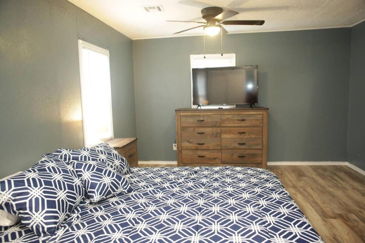 1 Bedroom With A Fireplace Close To Base Lawton Buitenkant foto