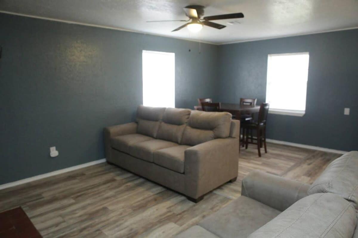 1 Bedroom With A Fireplace Close To Base Lawton Buitenkant foto