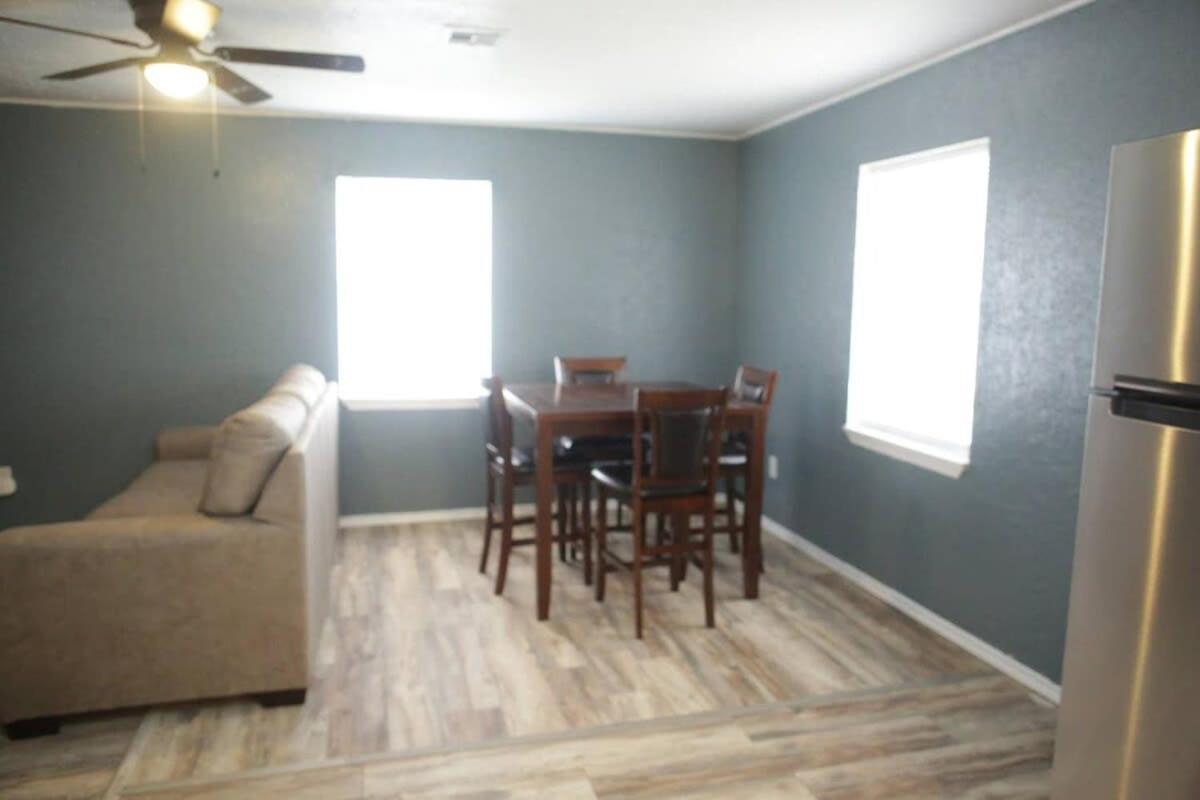 1 Bedroom With A Fireplace Close To Base Lawton Buitenkant foto