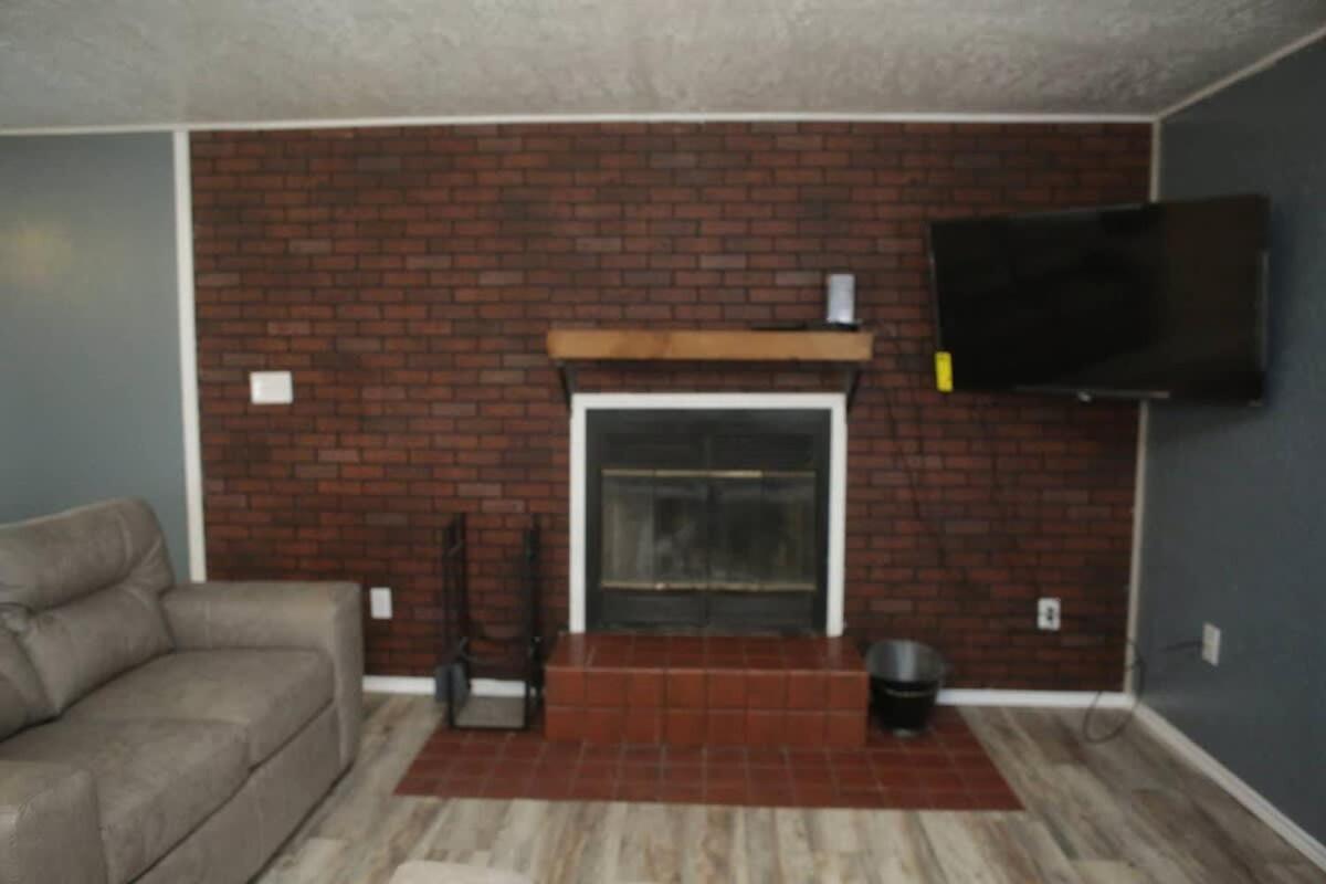 1 Bedroom With A Fireplace Close To Base Lawton Buitenkant foto