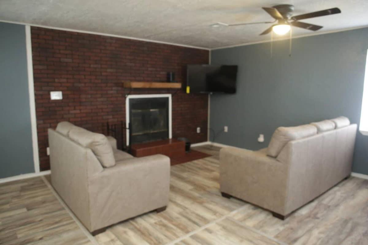 1 Bedroom With A Fireplace Close To Base Lawton Buitenkant foto